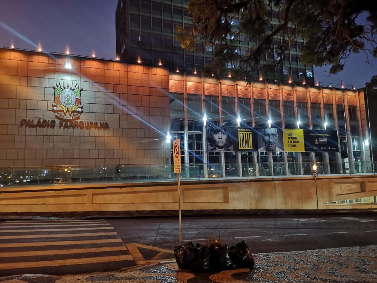 Ensolarado E Espacoso Quarto/Sala No Coracao De Poa Porto Alegre Exterior foto